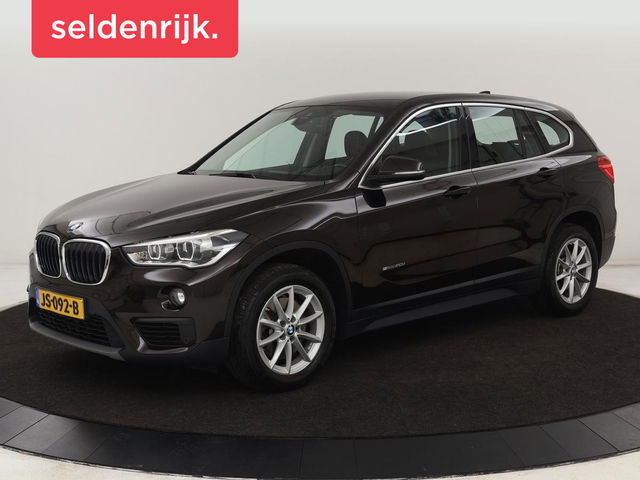 BMW X1 - sDrive20i High Executive | 84.150km NAP | Trekhaak | Camera | Leder | Stoelverwarming | Head-Up | Full LED | Navigatie | Park Assist