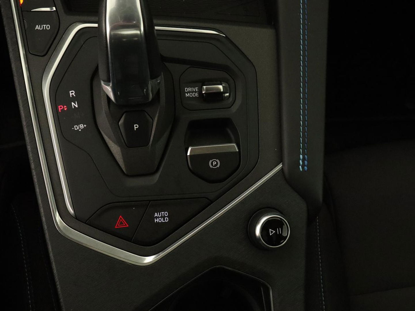 Lynk & Co 01 1.5 Plug In | Panoramadak | Infinity by Harman | Camera | Adaptive cruise | Stoelverwarming | Carplay | Memory | Full LED | PHEV