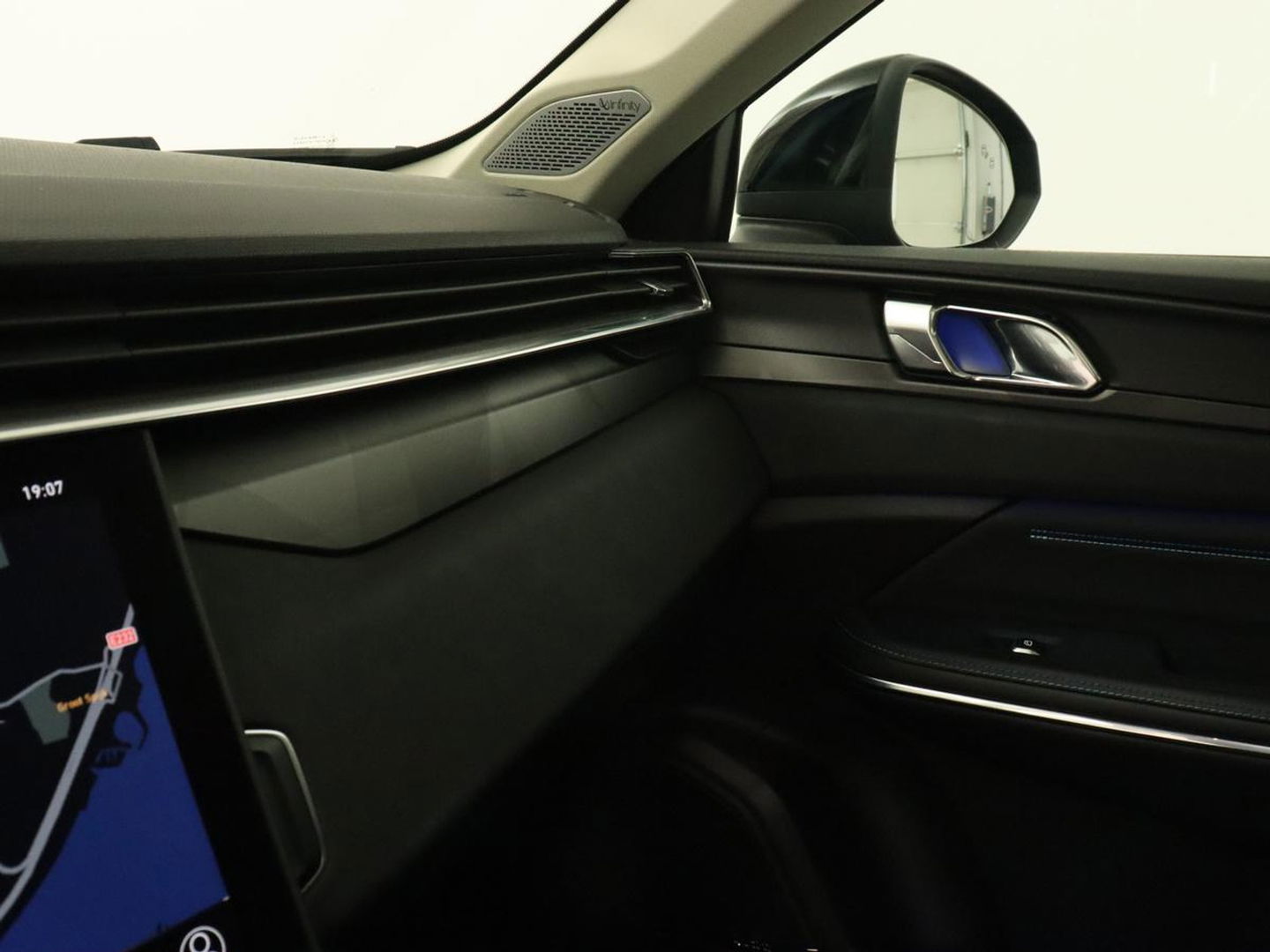 Lynk & Co 01 1.5 Plug In | Panoramadak | Infinity by Harman | Camera | Adaptive cruise | Stoelverwarming | Carplay | Memory | Full LED | PHEV
