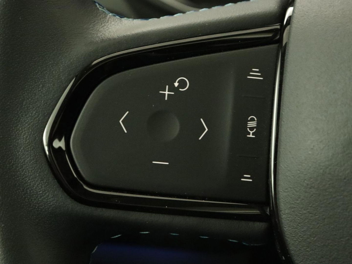 Lynk & Co 01 1.5 Plug In | Panoramadak | Infinity by Harman | Camera | Adaptive cruise | Stoelverwarming | Carplay | Memory | Full LED | PHEV
