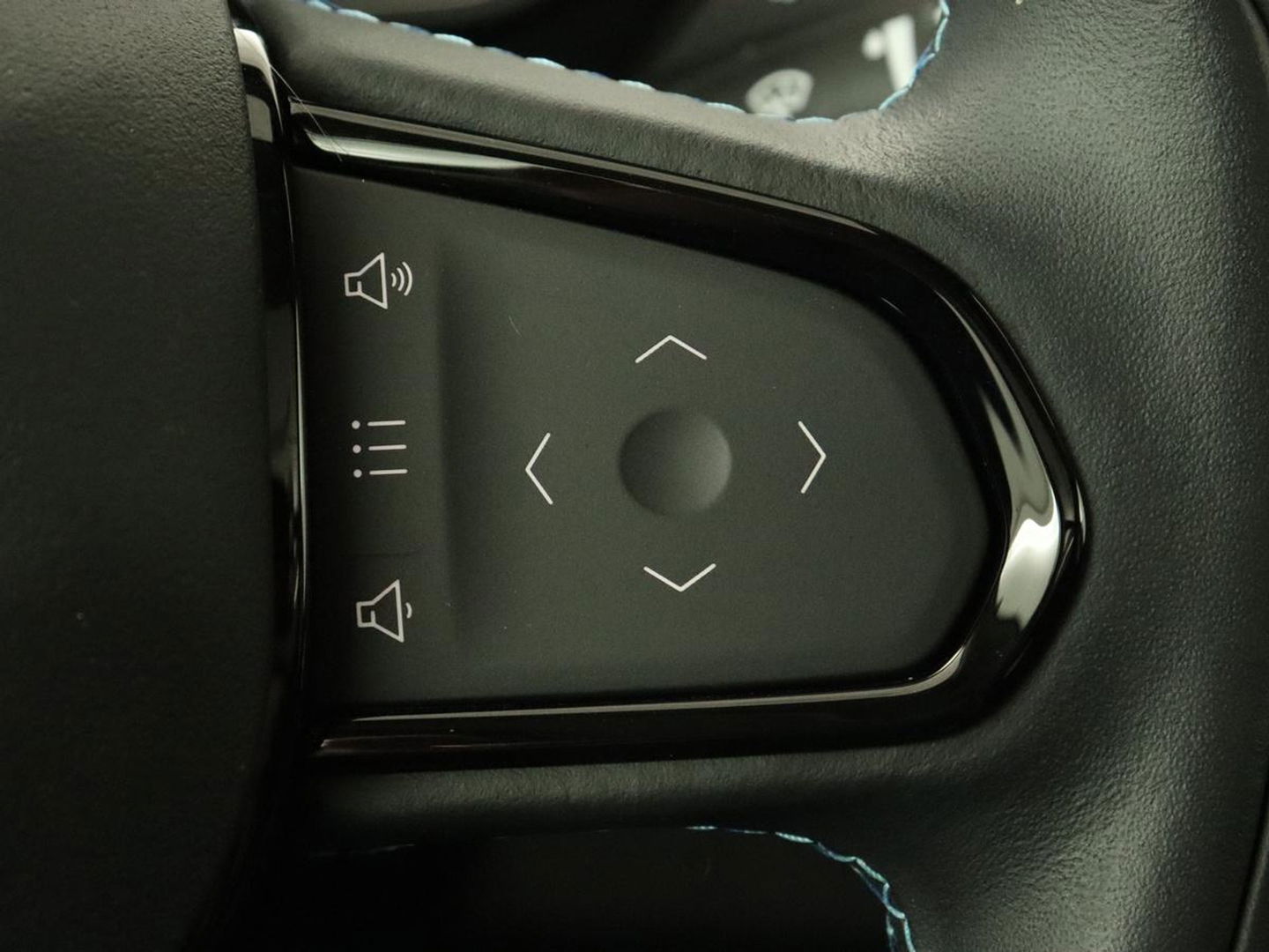 Lynk & Co 01 1.5 Plug In | Panoramadak | Infinity by Harman | Camera | Adaptive cruise | Stoelverwarming | Carplay | Memory | Full LED | PHEV