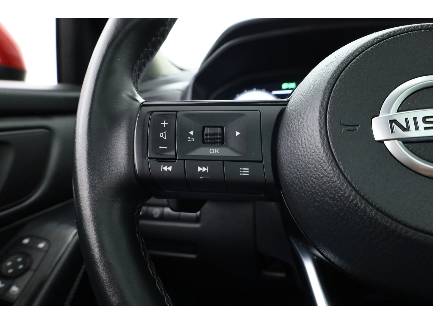 Nissan QASHQAI 1.3 MHEV Xtronic Business Premium | Trekhaak | Pano | 360cam | CarPlay | Keyless | Adapt. Cruise
