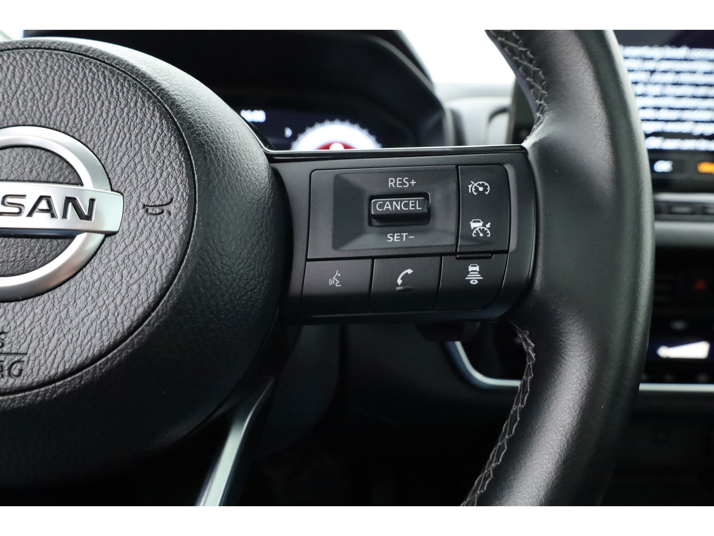 Nissan QASHQAI 1.3 MHEV Xtronic Business Premium | Trekhaak | Pano | 360cam | CarPlay | Keyless | Adapt. Cruise