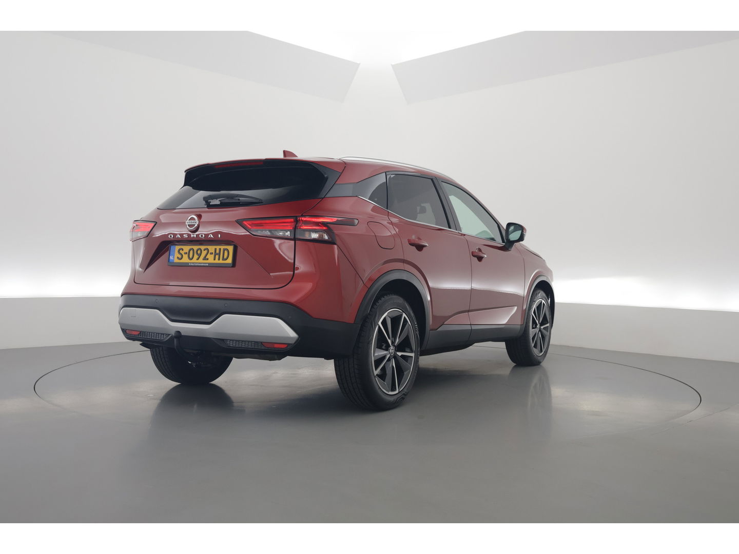 Nissan QASHQAI 1.3 MHEV Xtronic Business Premium | Trekhaak | Pano | 360cam | CarPlay | Keyless | Adapt. Cruise