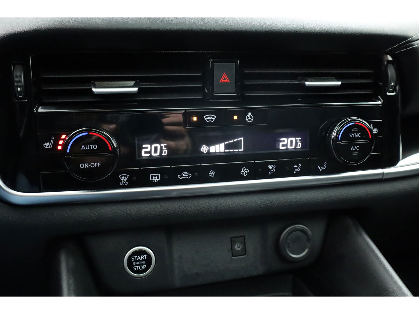 Nissan QASHQAI 1.3 MHEV Xtronic Business Premium | Trekhaak | Pano | 360cam | CarPlay | Keyless | Adapt. Cruise
