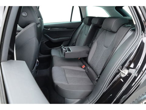 Škoda Octavia Combi 1.5 e-TSI Sport Business | Adapt. Cruise | Pano | CarPlay | Massage | Keyless | Trekhaak 1500 kg  | 4 Seasons
