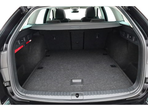 Škoda Octavia Combi 1.5 e-TSI Sport Business | Adapt. Cruise | Pano | CarPlay | Massage | Keyless | Trekhaak 1500 kg  | 4 Seasons