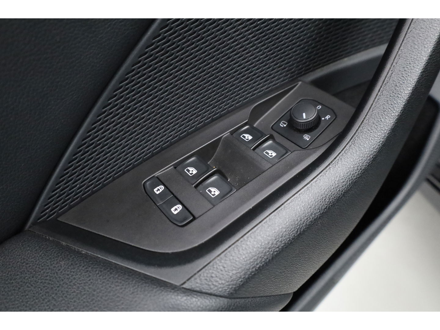 Škoda Octavia Combi 1.5 e-TSI Sport Business | Adapt. Cruise | Pano | CarPlay | Massage | Keyless | Trekhaak 1500 kg  | 4 Seasons