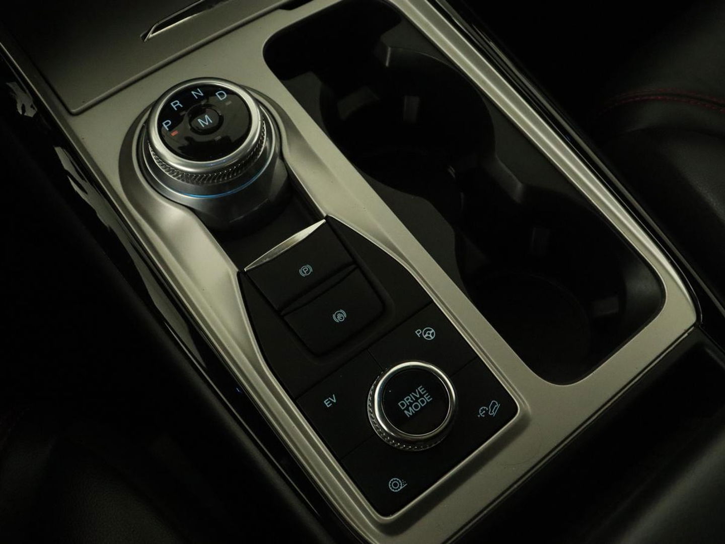 Ford Explorer Ford Explorer 3.0 V6 EcoBoost PHEV ST-Line 7-persoons | Panoramadak | Stoelventilatie | Leder | Trekhaak | Adaptive cruise | 360 Camera | Carplay | B&O Sound | Navigatie | Keyless