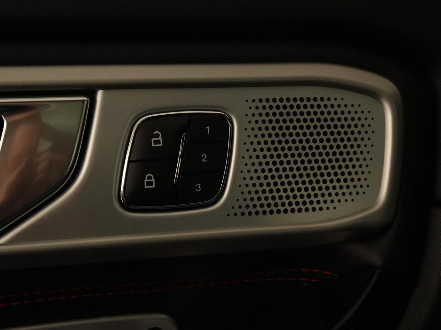 Ford Explorer Ford Explorer 3.0 V6 EcoBoost PHEV ST-Line 7-persoons | Panoramadak | Stoelventilatie | Leder | Trekhaak | Adaptive cruise | 360 Camera | Carplay | B&O Sound | Navigatie | Keyless