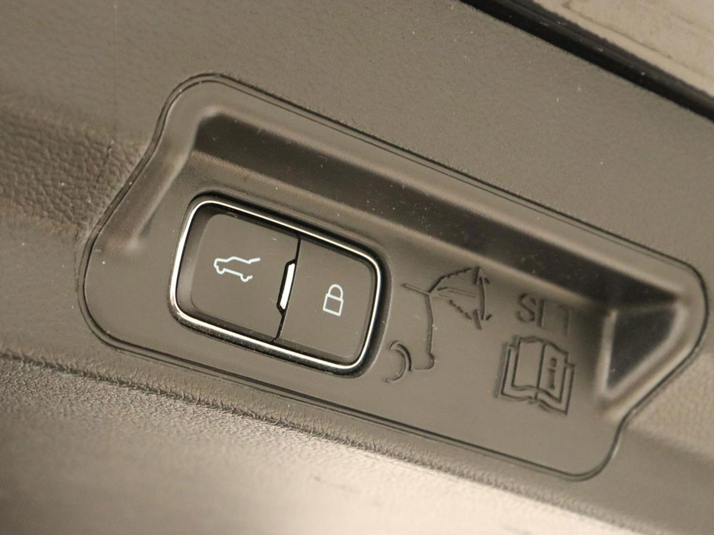 Ford Explorer Ford Explorer 3.0 V6 EcoBoost PHEV ST-Line 7-persoons | Panoramadak | Stoelventilatie | Leder | Trekhaak | Adaptive cruise | 360 Camera | Carplay | B&O Sound | Navigatie | Keyless