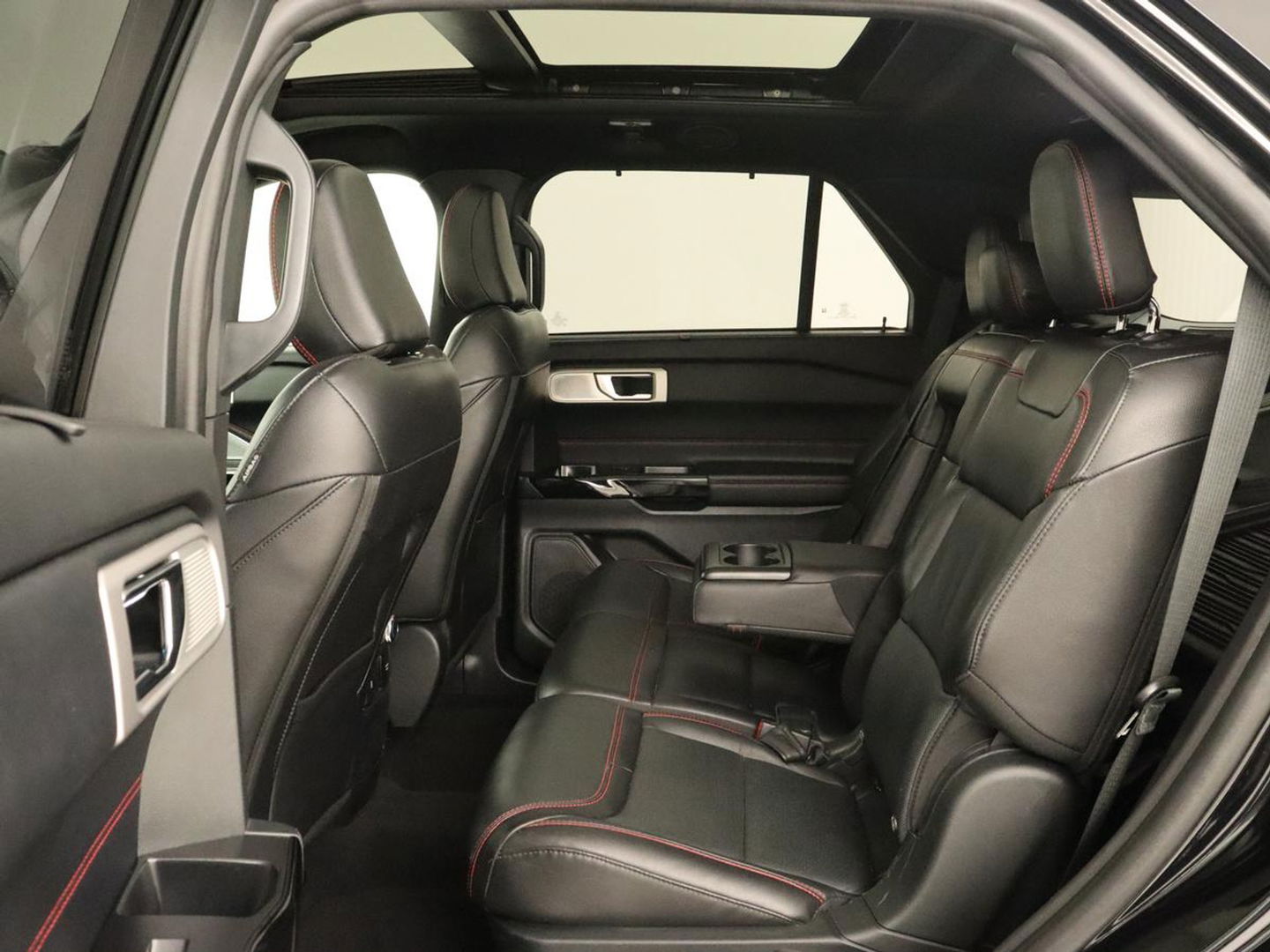 Ford Explorer Ford Explorer 3.0 V6 EcoBoost PHEV ST-Line 7-persoons | Panoramadak | Stoelventilatie | Leder | Trekhaak | Adaptive cruise | 360 Camera | Carplay | B&O Sound | Navigatie | Keyless