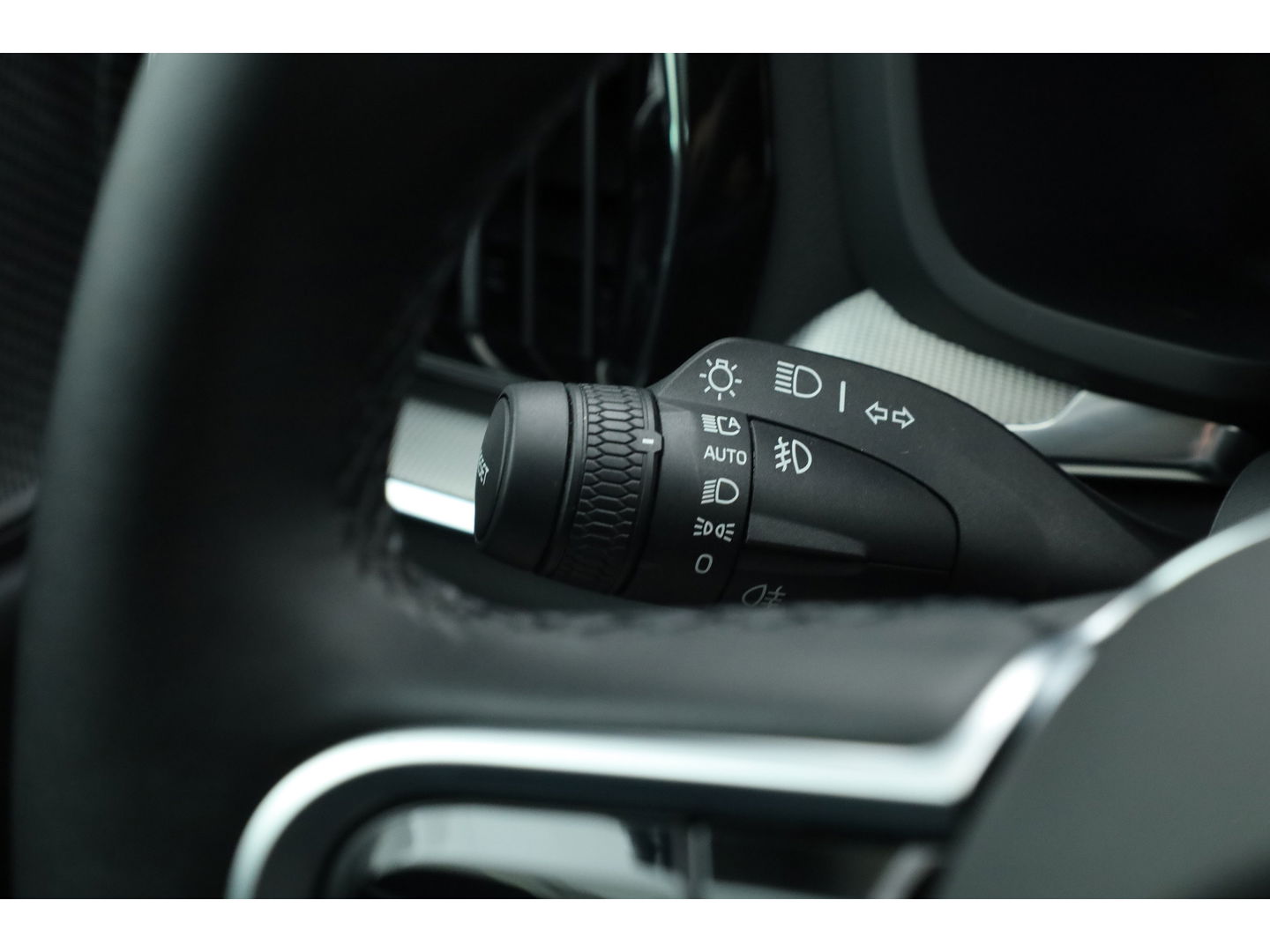 Volvo V60 2.0 T6 Plug-in hybrid AWD Plus Dark | Head-up | 360 camera | H&K Audio | Stoel + stuurverwarming |