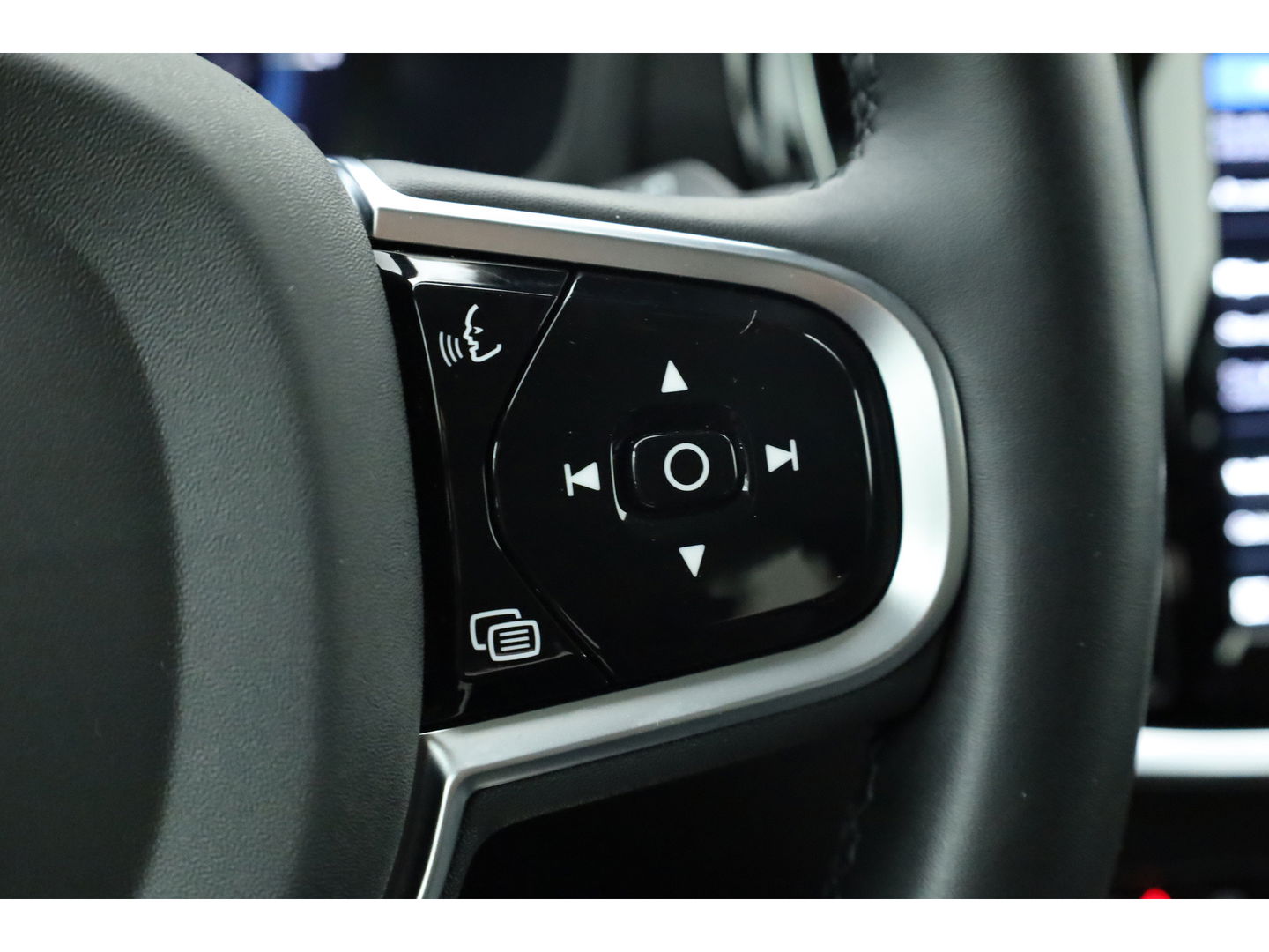 Volvo V60 2.0 T6 Plug-in hybrid AWD Plus Dark | Head-up | 360 camera | H&K Audio | Stoel + stuurverwarming |