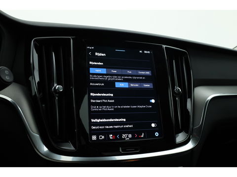 Volvo V60 2.0 T6 Plug-in hybrid AWD Plus Dark | Head-up | 360 camera | H&K Audio | Stoel + stuurverwarming |