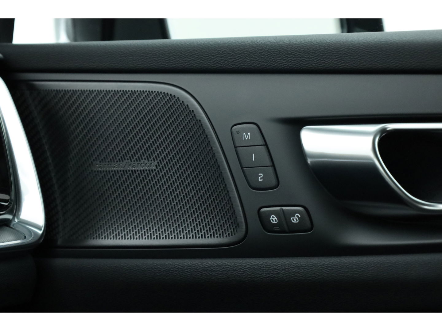 Volvo V60 2.0 T6 Plug-in hybrid AWD Plus Dark | Head-up | 360 camera | H&K Audio | Stoel + stuurverwarming |