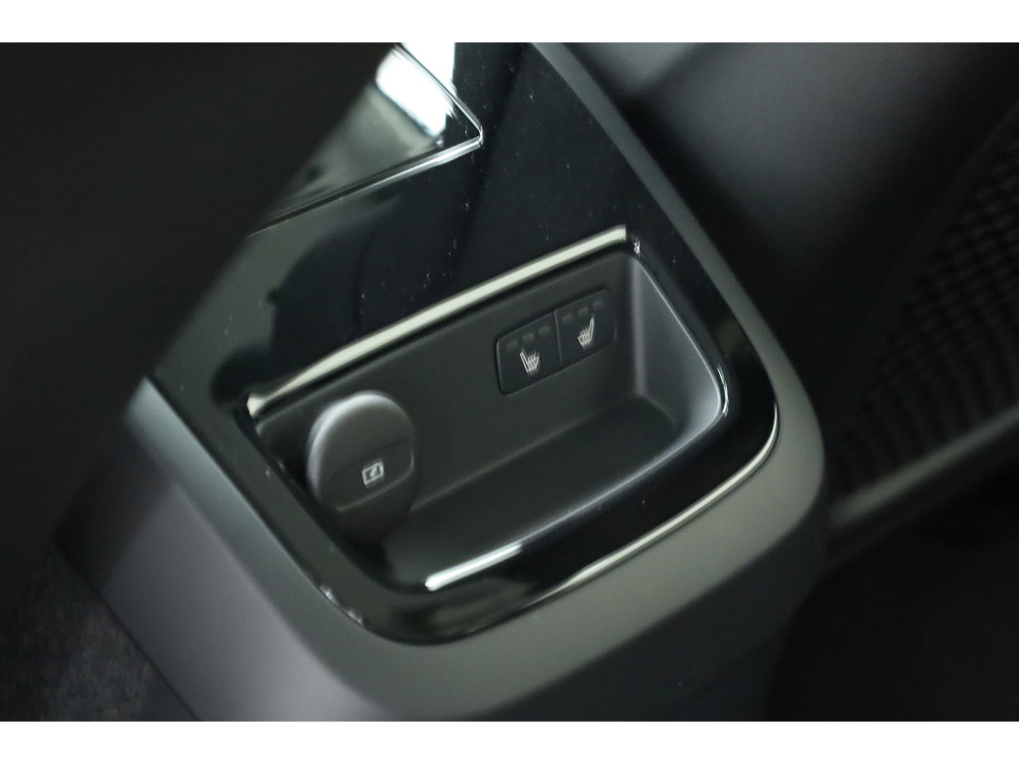 Volvo V60 2.0 T6 Plug-in hybrid AWD Plus Dark | Head-up | 360 camera | H&K Audio | Stoel + stuurverwarming |