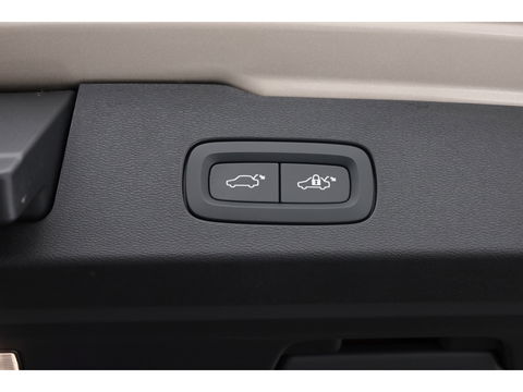 Volvo V60 2.0 T6 Plug-in hybrid AWD Plus Dark | Head-up | 360 camera | H&K Audio | Stoel + stuurverwarming |