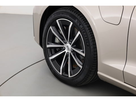Volvo V60 2.0 T6 Plug-in hybrid AWD Plus Dark | Head-up | 360 camera | H&K Audio | Stoel + stuurverwarming |