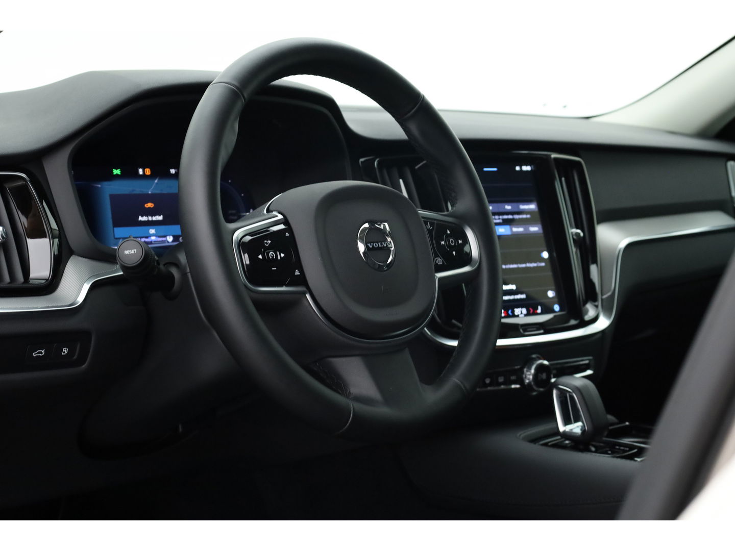 Volvo V60 2.0 T6 Plug-in hybrid AWD Plus Dark | Head-up | 360 camera | H&K Audio | Stoel + stuurverwarming |