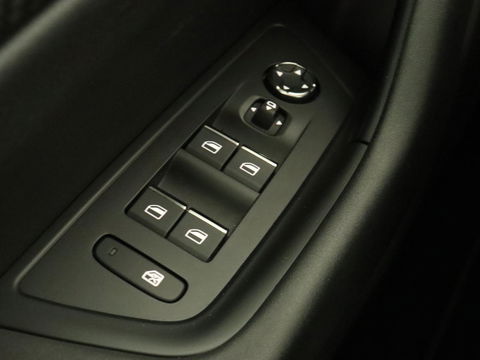 Peugeot 508 1.6 HYbrid Allure | Adaptive cruise | Half leder | Camera | Carplay | Navigatie | Full LED | Parkeerhulp | Digital Cockpit | PHEV | Plug In
