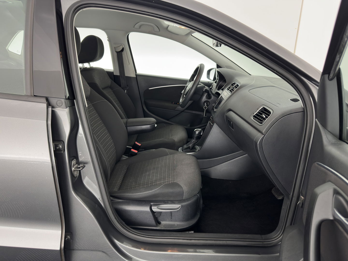 Volkswagen Polo 1.4 TDI Comfortline Aut. *NAVI-FULLMAP | AIRCO | CRUISE | HEATED-COMFORTSEATS*
