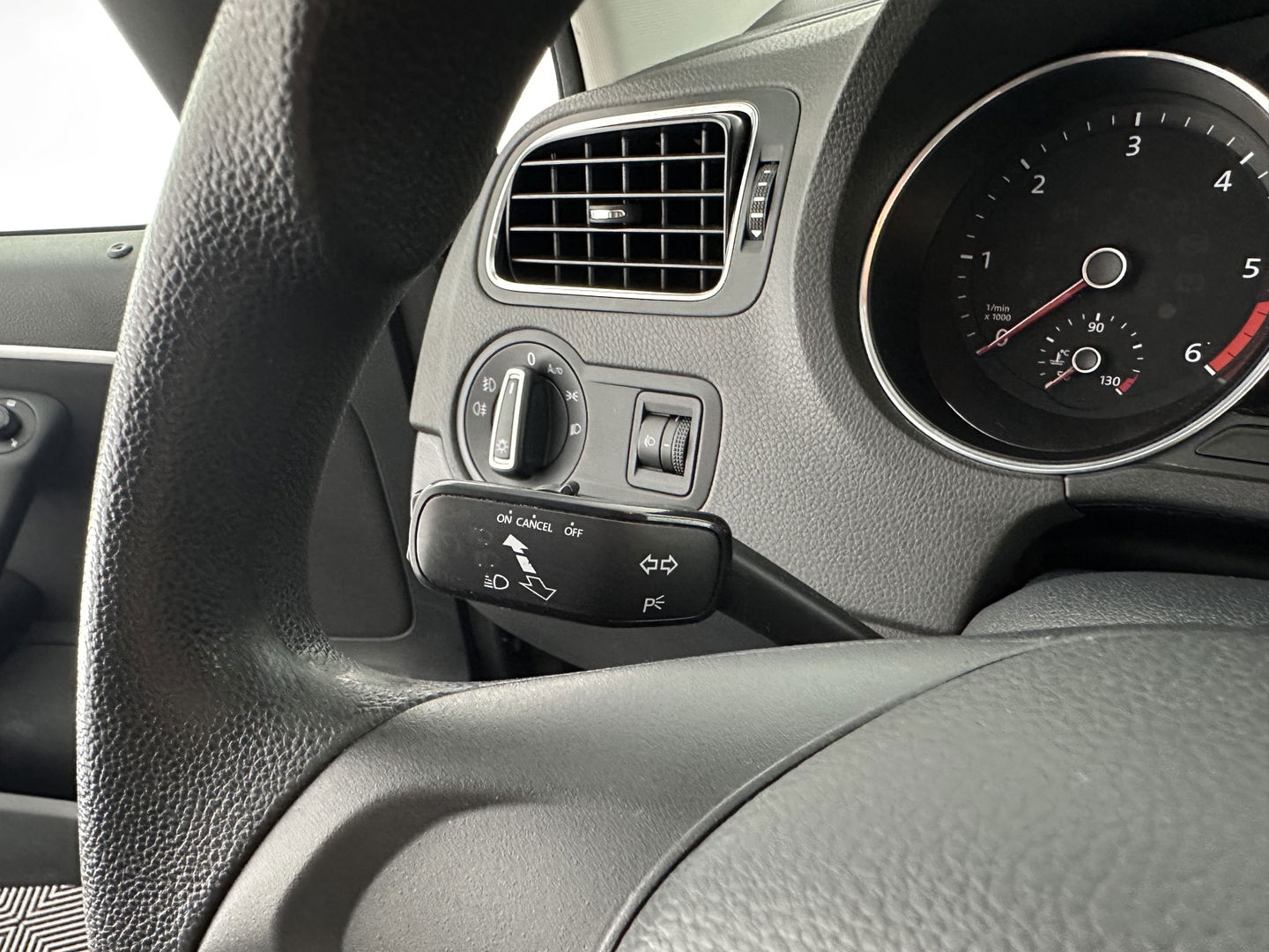 Volkswagen Polo 1.4 TDI Comfortline Aut. *NAVI-FULLMAP | AIRCO | CRUISE | HEATED-COMFORTSEATS*