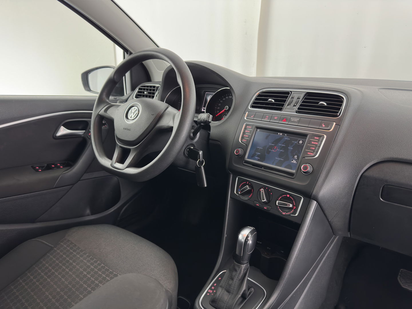 Volkswagen Polo 1.4 TDI Comfortline Aut. *NAVI-FULLMAP | AIRCO | CRUISE | HEATED-COMFORTSEATS*