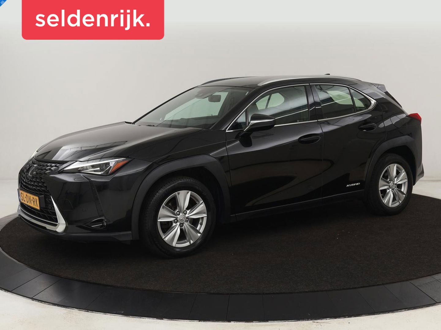 Lexus UX 250h AWD | Carplay | Adaptive cruise | Alcantara | Camera | Full LED | Navigatie | Bluetooth | Digital Cockpit