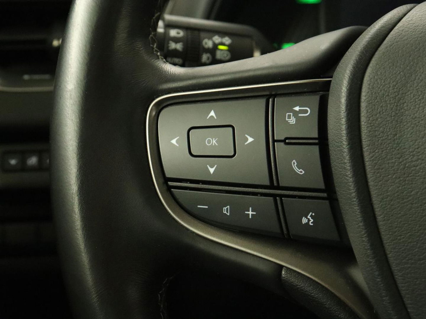 Lexus UX 250h AWD | Carplay | Adaptive cruise | Alcantara | Camera | Full LED | Navigatie | Bluetooth | Digital Cockpit