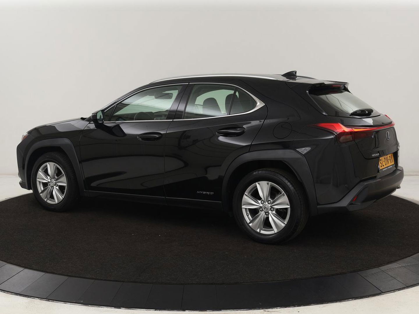 Lexus UX 250h AWD | Carplay | Adaptive cruise | Alcantara | Camera | Full LED | Navigatie | Bluetooth | Digital Cockpit