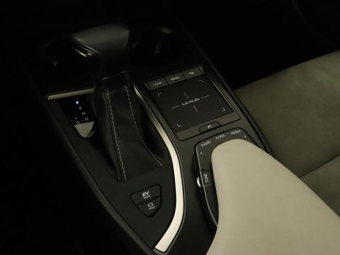 Lexus UX 250h AWD | Carplay | Adaptive cruise | Alcantara | Camera | Full LED | Navigatie | Bluetooth | Digital Cockpit
