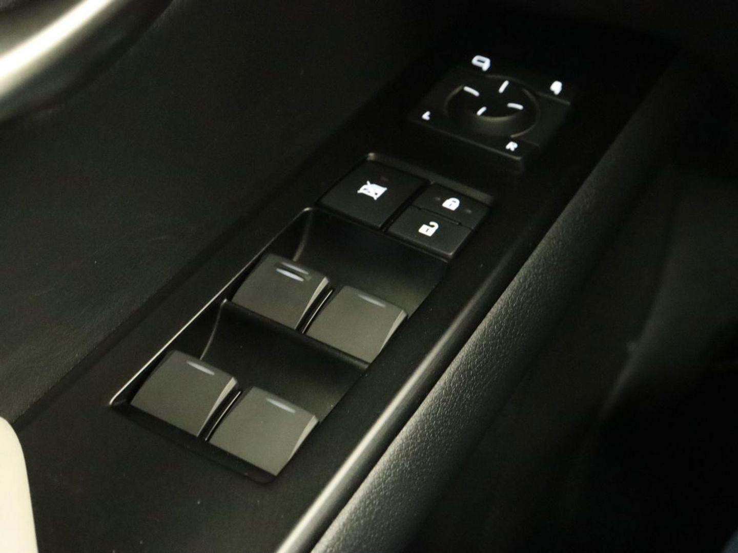 Lexus UX 250h AWD | Carplay | Adaptive cruise | Alcantara | Camera | Full LED | Navigatie | Bluetooth | Digital Cockpit