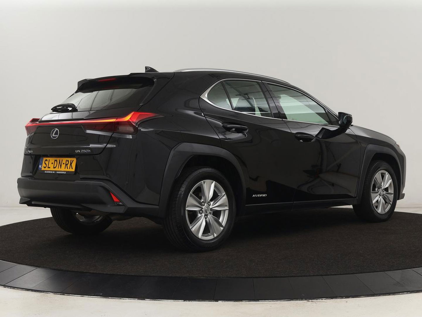 Lexus UX 250h AWD | Carplay | Adaptive cruise | Alcantara | Camera | Full LED | Navigatie | Bluetooth | Digital Cockpit
