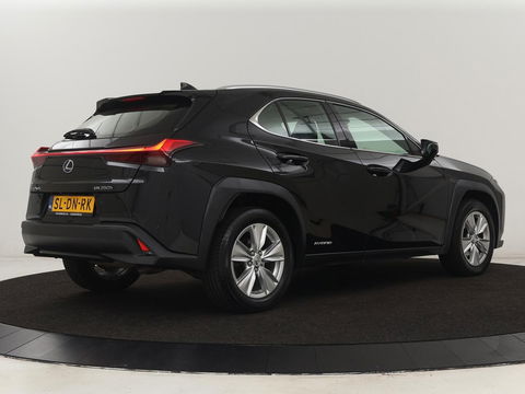 Lexus UX 250h AWD | Carplay | Adaptive cruise | Alcantara | Camera | Full LED | Navigatie | Bluetooth | Digital Cockpit