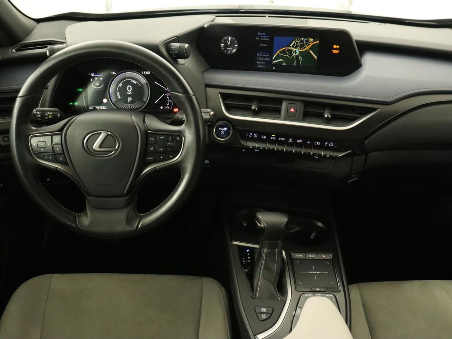 Lexus UX 250h AWD | Carplay | Adaptive cruise | Alcantara | Camera | Full LED | Navigatie | Bluetooth | Digital Cockpit