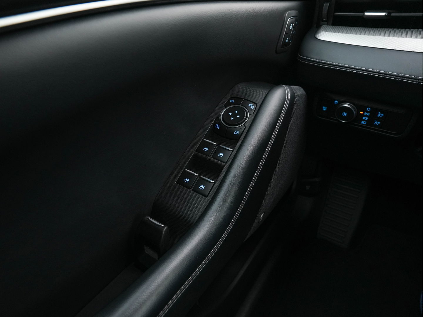 Ford Mustang Mach-E RWD 75 kWh [ 3-Fase ] {SOH-94%} (INCL-BTW) *PANO | LUXURY-LEATHER | ADAPTIVE-CRUISE | BANG&OLUFSEN | MEMORY-PACK | TOP-VIEW | FULL-LED | BLIND-SPOT | DAB+ | DIGI-COCKPIT | KEYLESS | NAVI-FULLMAP | CARPLAY | COMFORT-SEATS |