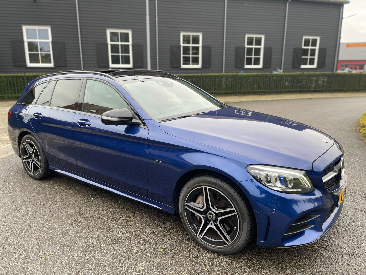 Mercedes-Benz C-Klasse Estate 300 e Hybride AMG NIGHT-PAKKET PANORAMADAK 360" CAMERA TREKHAAK