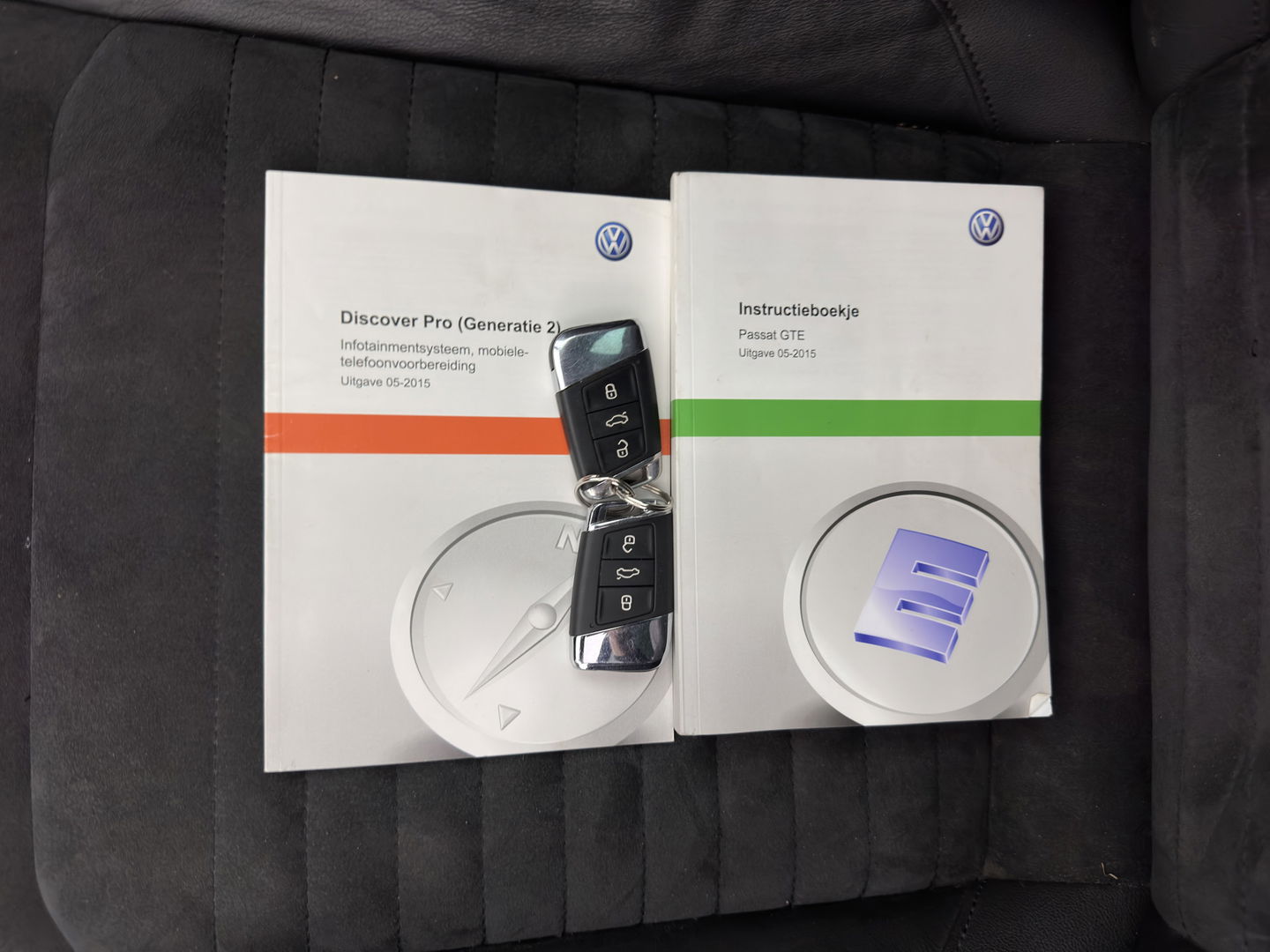 Volkswagen Passat Variant 1.4 TSI GTE Highline Plug-in Aut. *PANO | LEATHER-ALCANTARA | FULL-LED | CAERA | NAVI-FULLMAP | ADAPTIVE-CRUISE | HEATED-ERGONOMIC-SPORTSEATS | KEYLESS | PDC | ECC | PRIVACY-GLASS | TOWBAR | AMBIENT-LIGHT | KEYLESS | ...