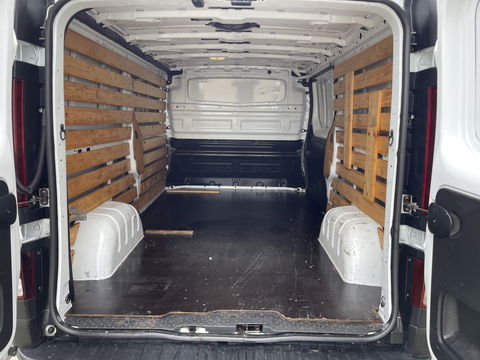 Opel Vivaro 1.6 CDTI 120pk L2H1 Edition / vaste prijs rijklaar € 11.950 ex btw / euro 6 diesel / lease vanaf € 201 / airco / cruise / navigatie / trekhaak / imperial !