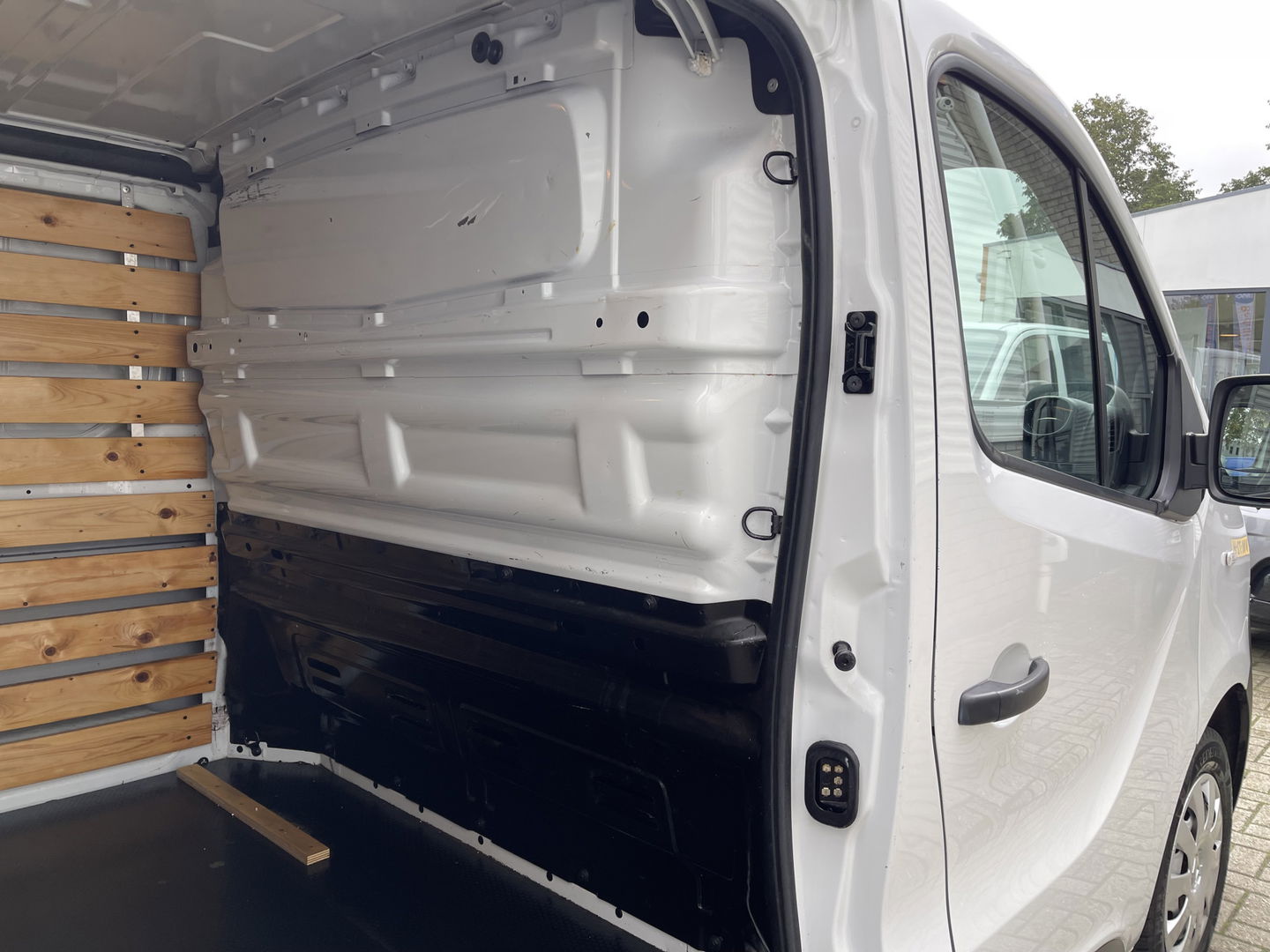 Opel Vivaro 1.6 CDTI 120pk L2H1 Edition / vaste prijs rijklaar € 11.950 ex btw / euro 6 diesel / lease vanaf € 201 / airco / cruise / navigatie / trekhaak / imperial !