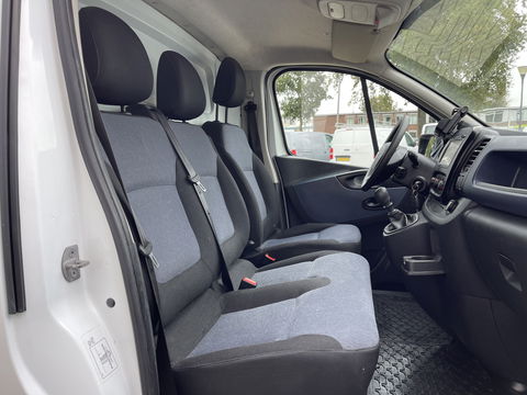 Opel Vivaro 1.6 CDTI 120pk L2H1 Edition / vaste prijs rijklaar € 11.950 ex btw / euro 6 diesel / lease vanaf € 201 / airco / cruise / navigatie / trekhaak / imperial !