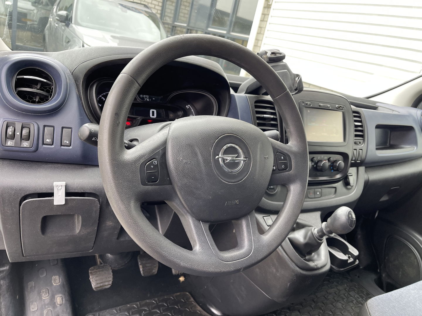 Opel Vivaro 1.6 CDTI 120pk L2H1 Edition / vaste prijs rijklaar € 11.950 ex btw / euro 6 diesel / lease vanaf € 201 / airco / cruise / navigatie / trekhaak / imperial !