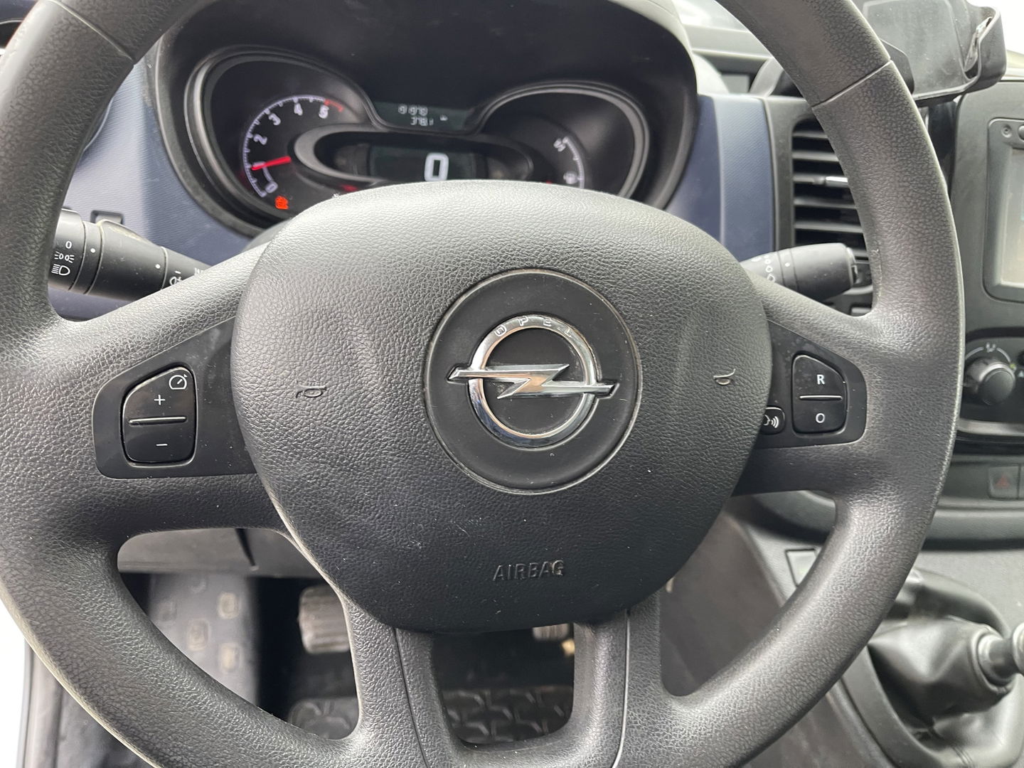 Opel Vivaro 1.6 CDTI 120pk L2H1 Edition / vaste prijs rijklaar € 11.950 ex btw / euro 6 diesel / lease vanaf € 201 / airco / cruise / navigatie / trekhaak / imperial !