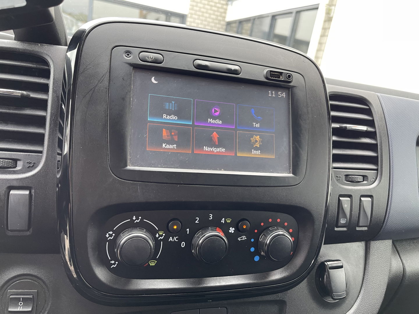 Opel Vivaro 1.6 CDTI 120pk L2H1 Edition / vaste prijs rijklaar € 11.950 ex btw / euro 6 diesel / lease vanaf € 201 / airco / cruise / navigatie / trekhaak / imperial !