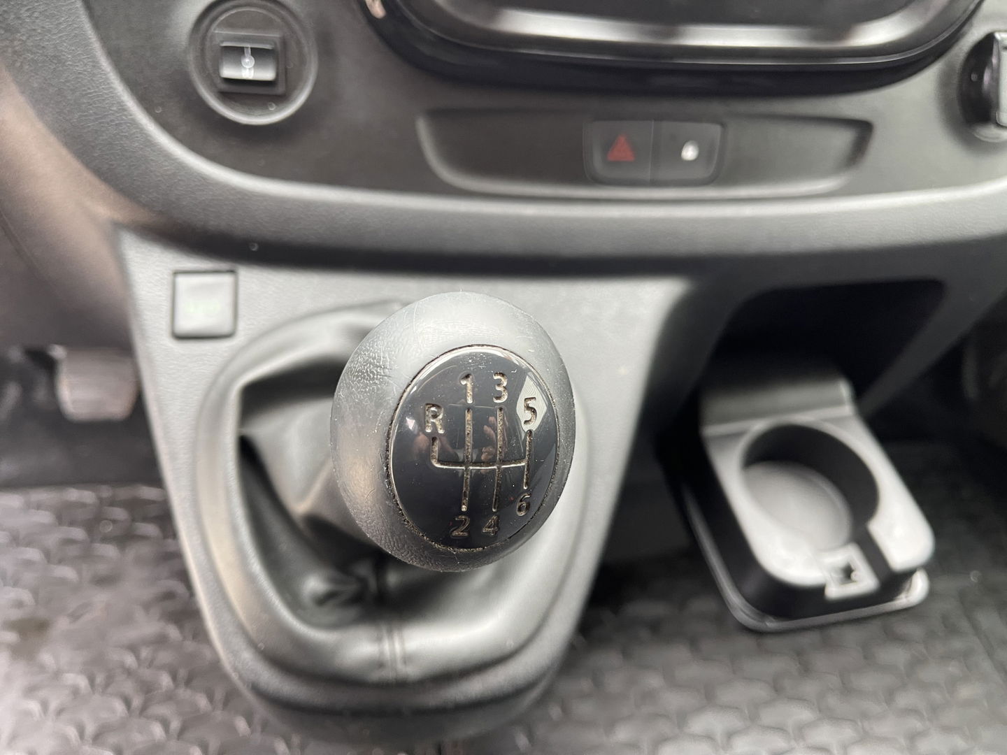 Opel Vivaro 1.6 CDTI 120pk L2H1 Edition / vaste prijs rijklaar € 11.950 ex btw / euro 6 diesel / lease vanaf € 201 / airco / cruise / navigatie / trekhaak / imperial !