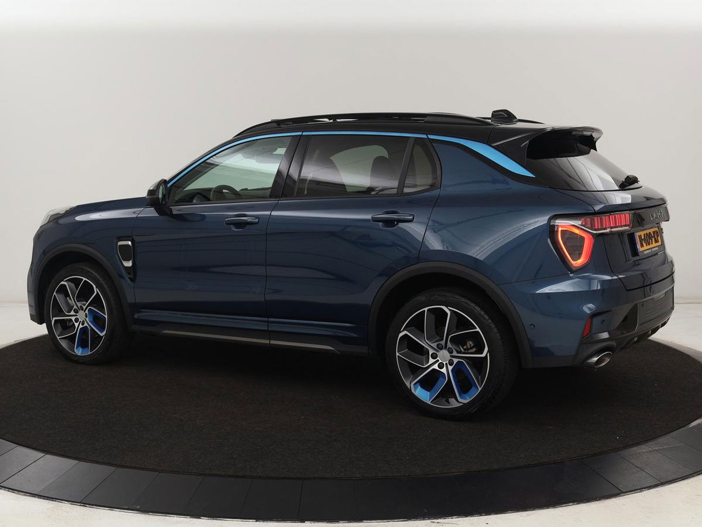 Lynk & Co 01 1.5 Plug In | Panoramadak | Infinity by Harman | Camera | Adaptive cruise | Stoelverwarming | Carplay | Memory | Full LED | PHEV