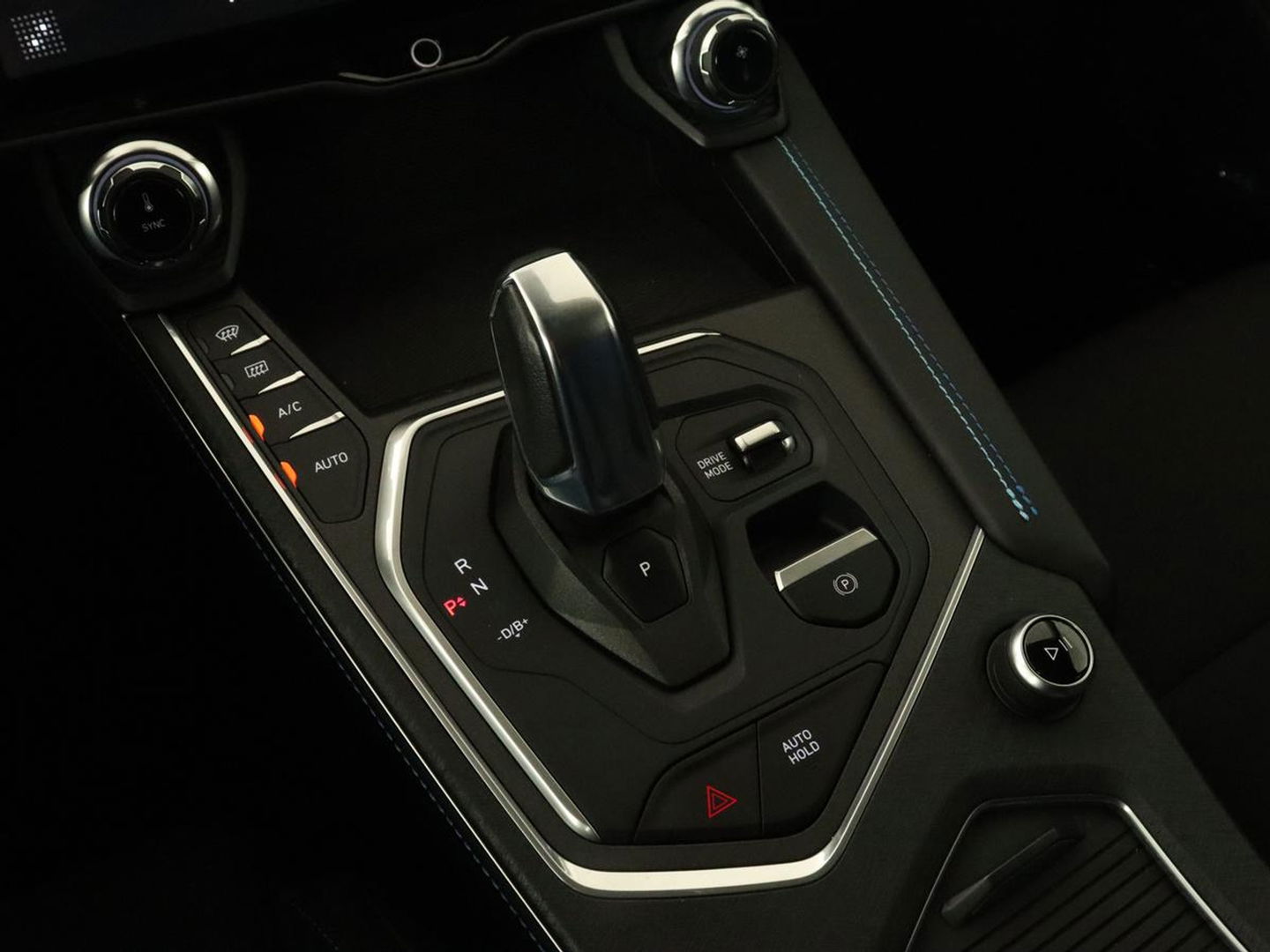 Lynk & Co 01 1.5 Plug In | Panoramadak | Infinity by Harman | Camera | Adaptive cruise | Stoelverwarming | Carplay | Memory | Full LED | PHEV