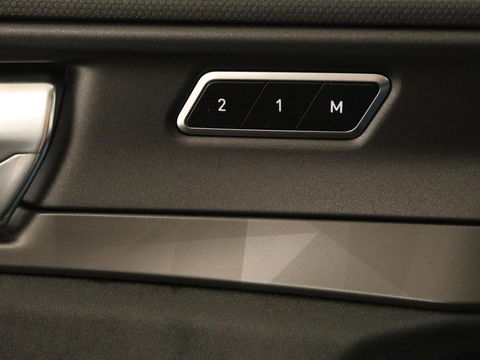 Lynk & Co 01 1.5 Plug In | Panoramadak | Infinity by Harman | Camera | Adaptive cruise | Stoelverwarming | Carplay | Memory | Full LED | PHEV