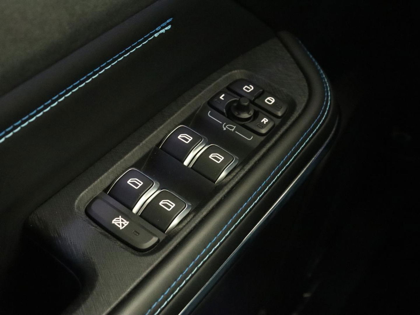 Lynk & Co 01 1.5 Plug In | Panoramadak | Infinity by Harman | Camera | Adaptive cruise | Stoelverwarming | Carplay | Memory | Full LED | PHEV